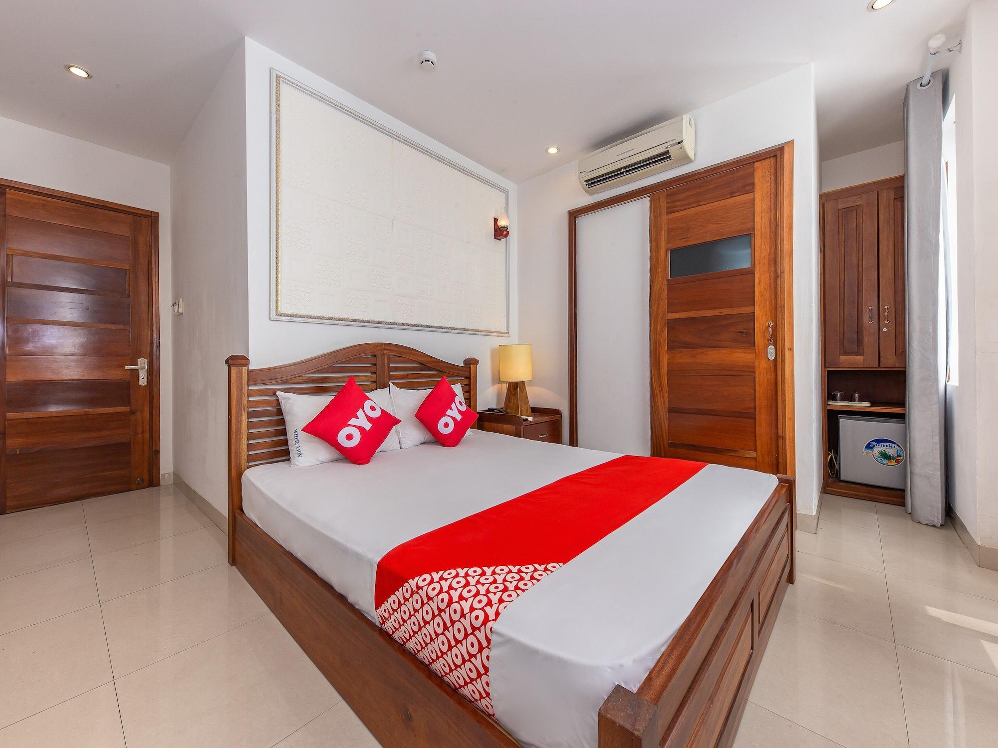 White Lion Hotel Нячанг Экстерьер фото