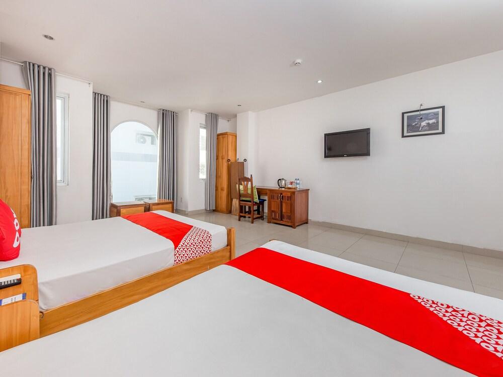 White Lion Hotel Нячанг Экстерьер фото