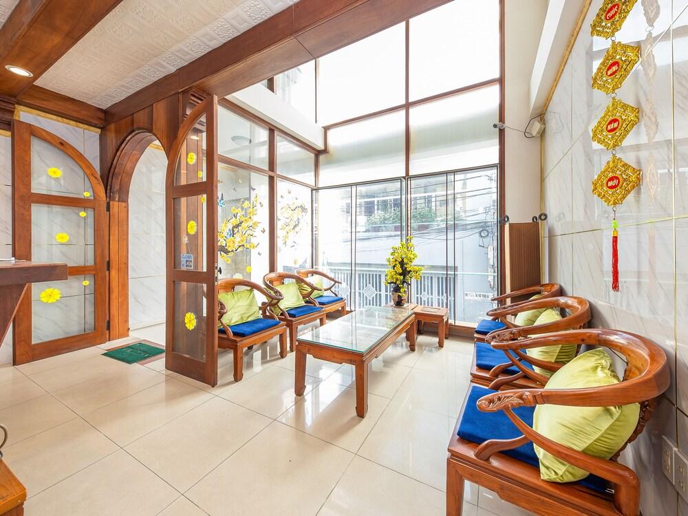 White Lion Hotel Нячанг Экстерьер фото