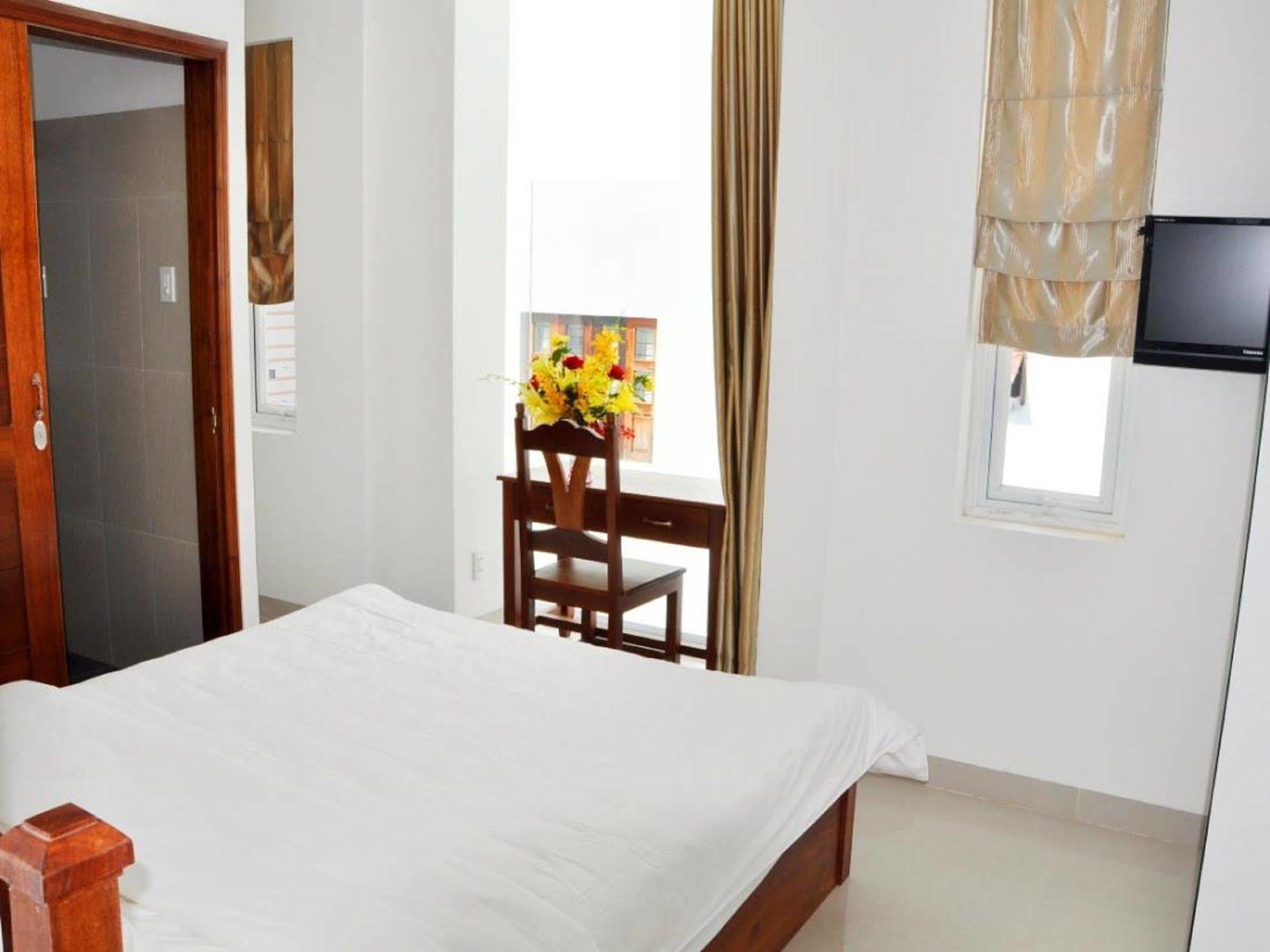 White Lion Hotel Нячанг Экстерьер фото