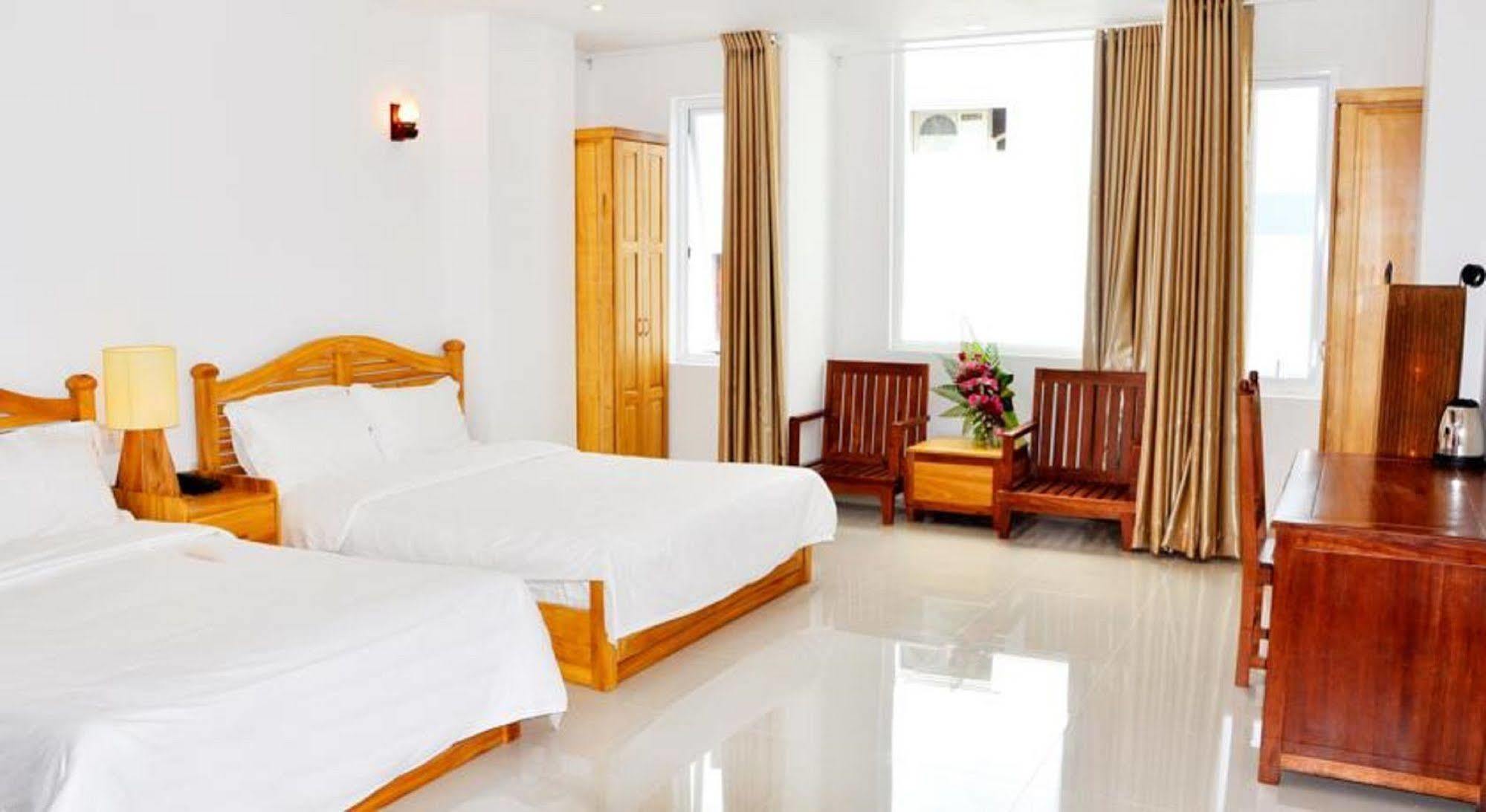 White Lion Hotel Нячанг Экстерьер фото