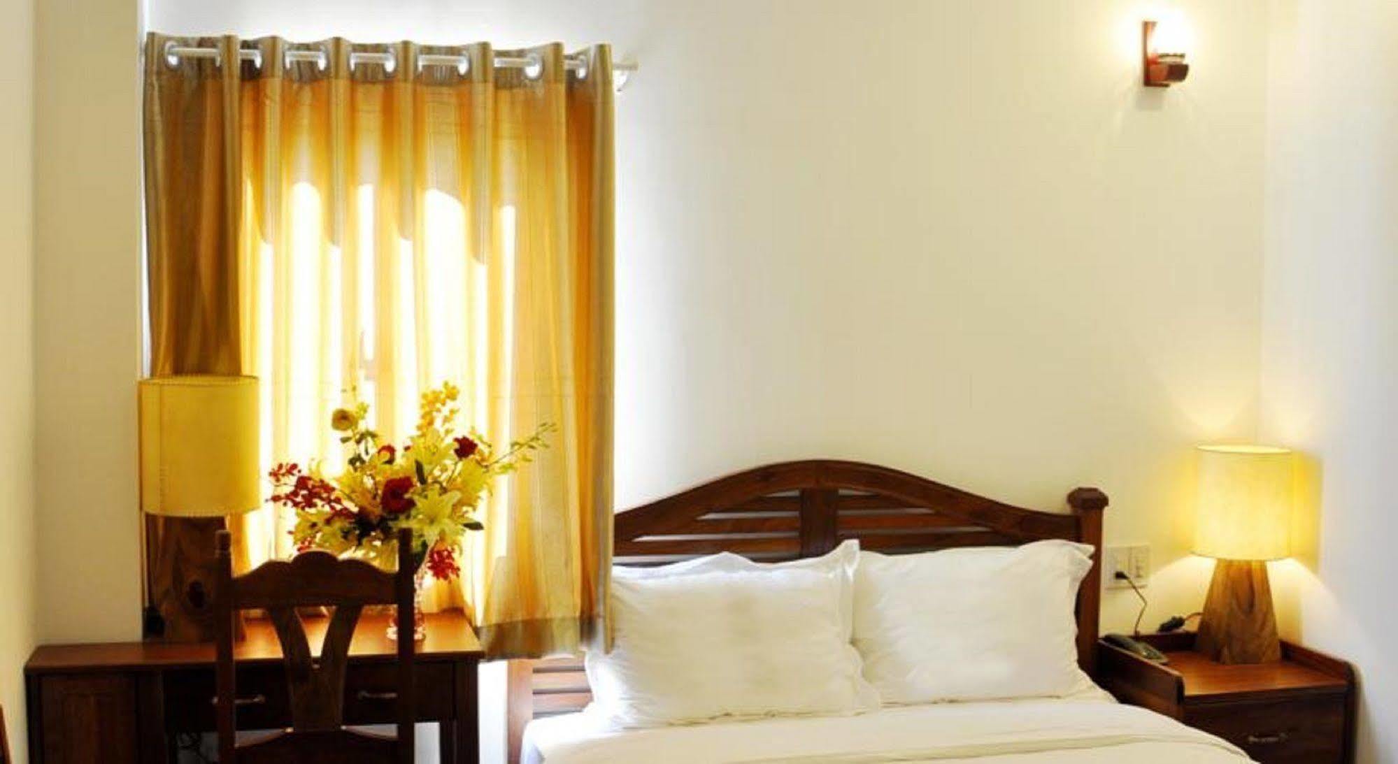 White Lion Hotel Нячанг Экстерьер фото