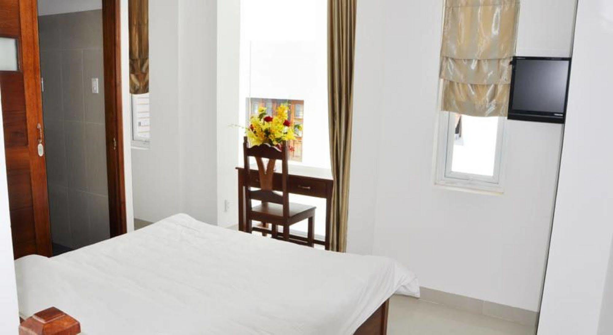 White Lion Hotel Нячанг Экстерьер фото