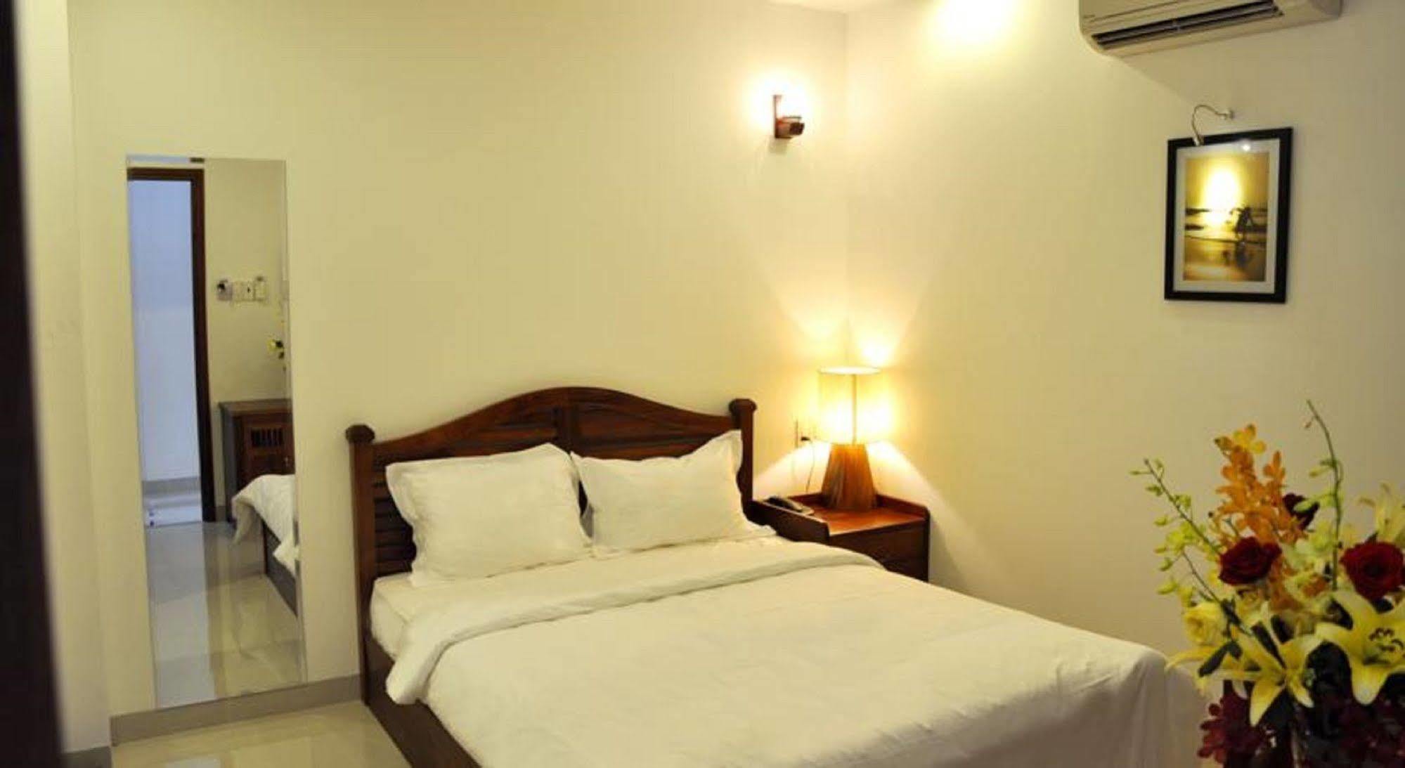 White Lion Hotel Нячанг Экстерьер фото