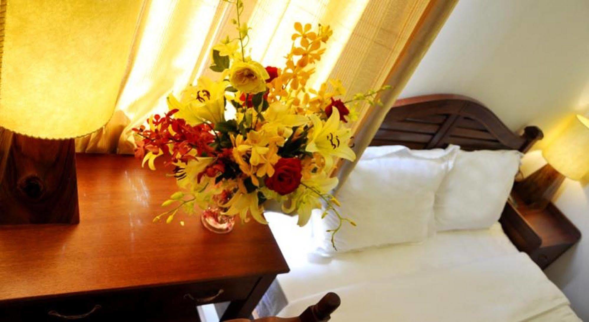 White Lion Hotel Нячанг Экстерьер фото