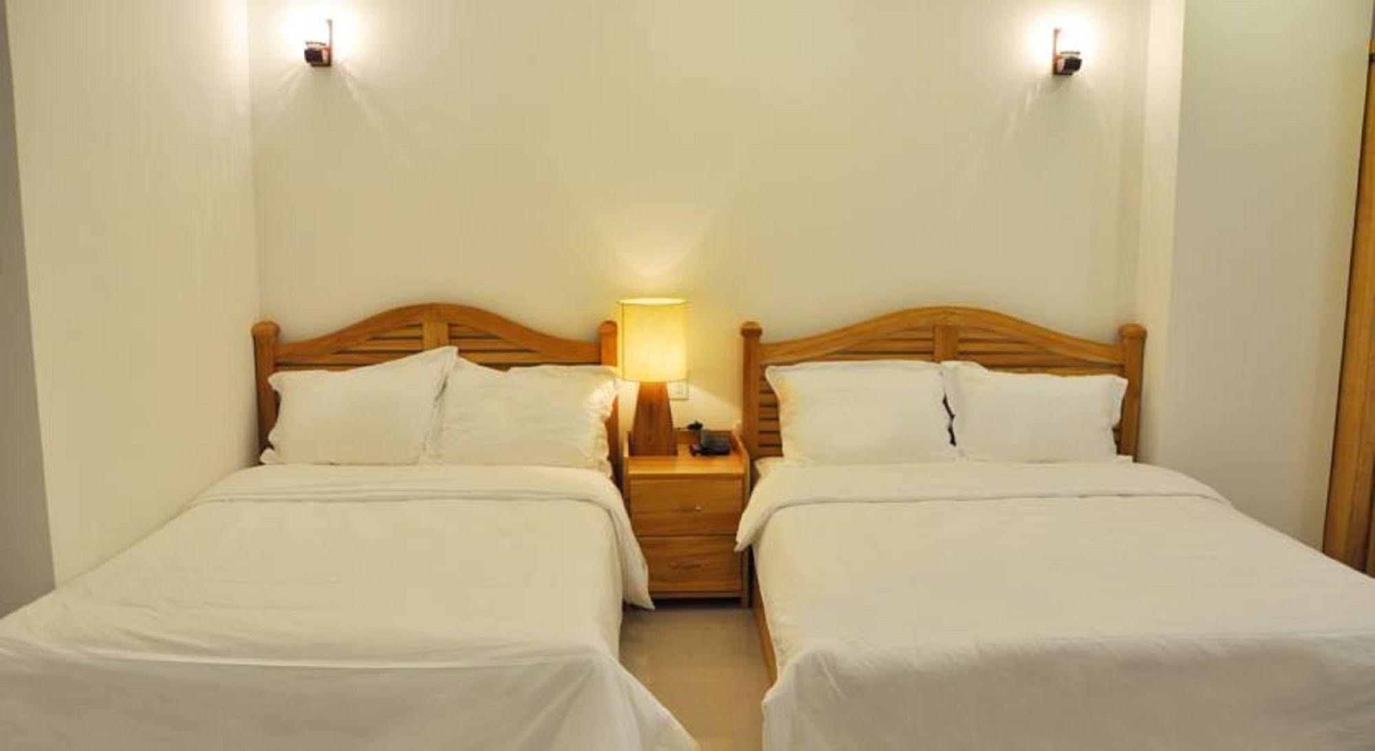 White Lion Hotel Нячанг Экстерьер фото